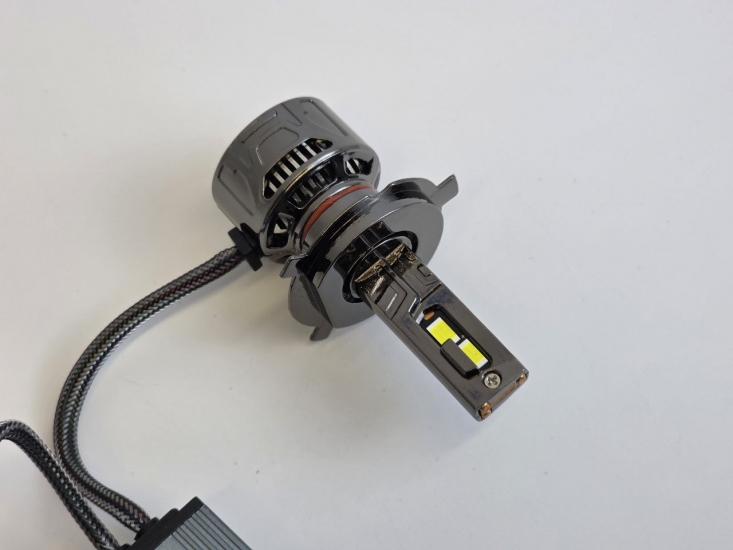 0240477503 Комплект светодидных ламп SVS H4/H19 серии WildLight (4775CSP/11000Lm/6000K/12V/100W/кулер)