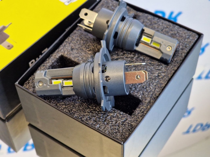 YJ-C7FZ H4 Комплект светодиодных ламп H4 9-16V 24/32W 2400/3200Lm 6000K
